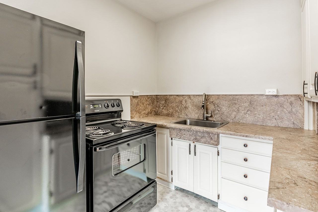 Charbern Apartments - Photo 6 of 33