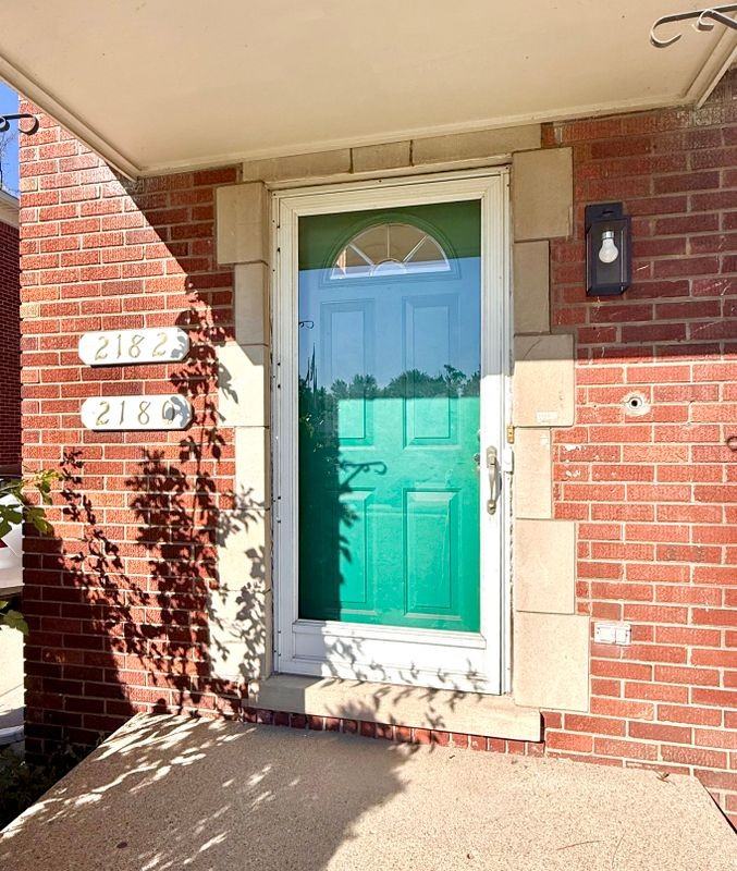 2180 Vernier Rd - Photo 3 of 29