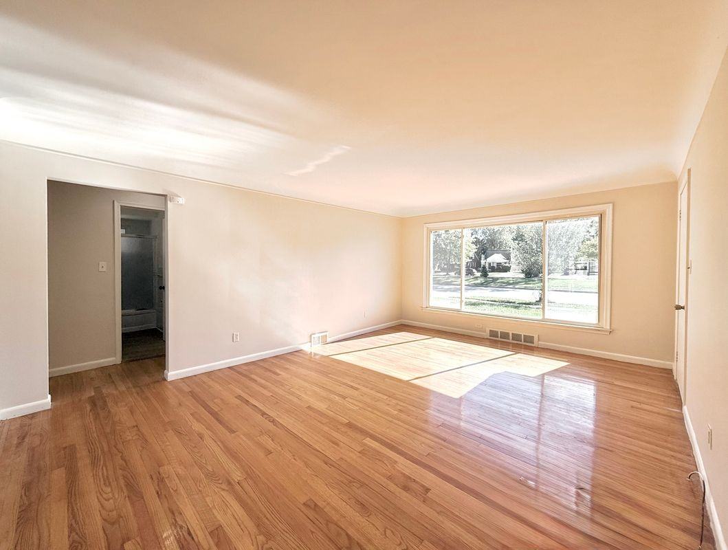 2180 Vernier Rd - Photo 6 of 29