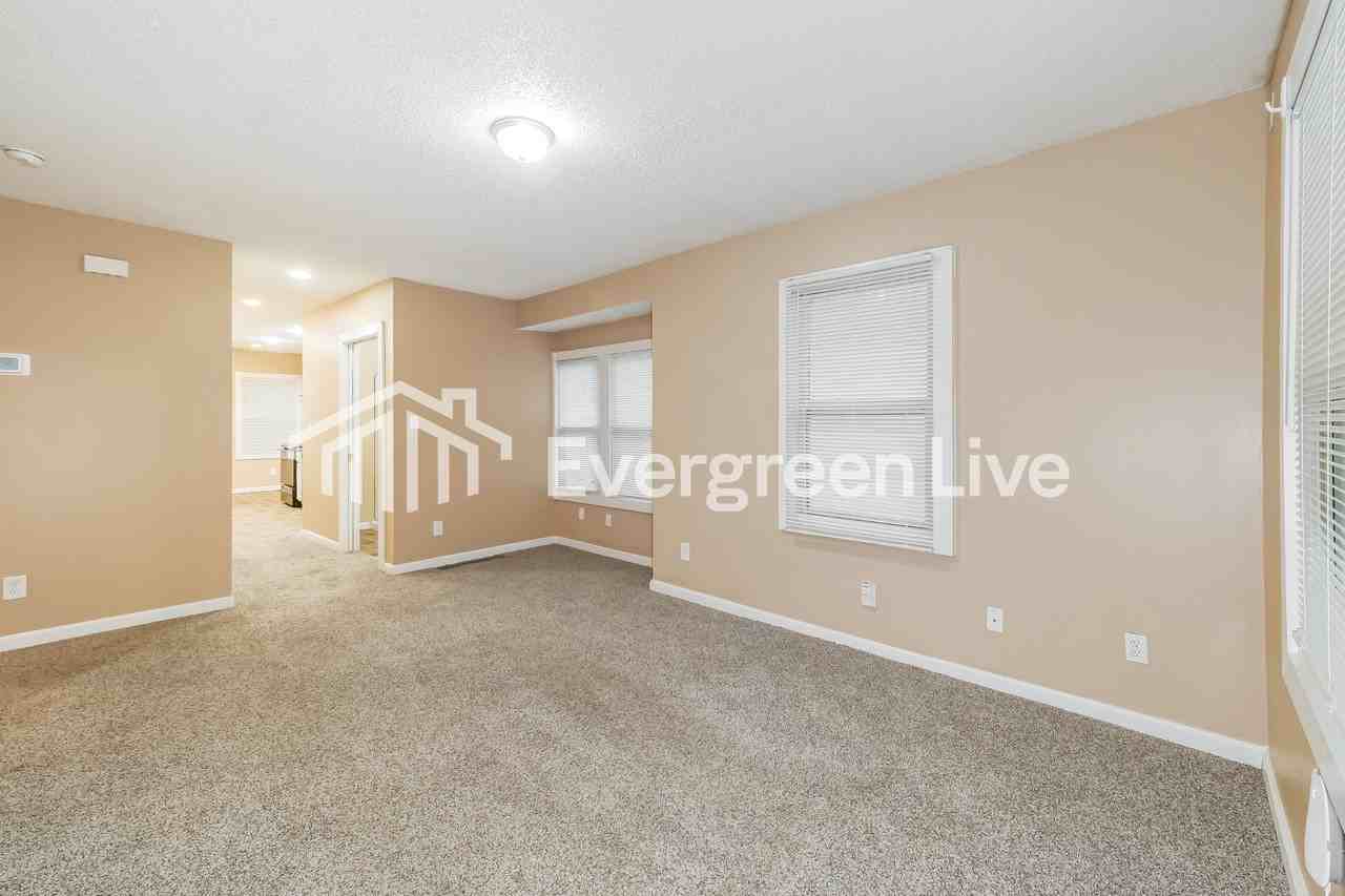 8219 Wayne Ave - Photo 2 of 15