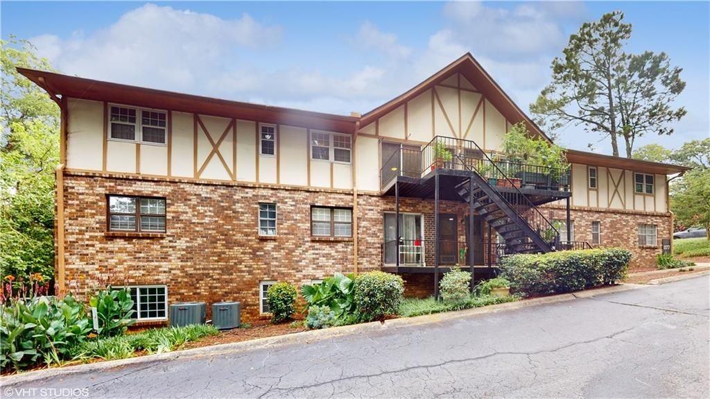 1177 Church St ##C - Photo 3 of 27