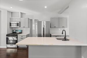 featured image of 228 Cooke St ##2