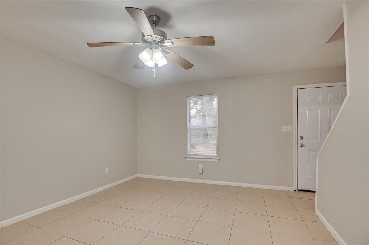 Chalet North Court - Photo 5 of 36