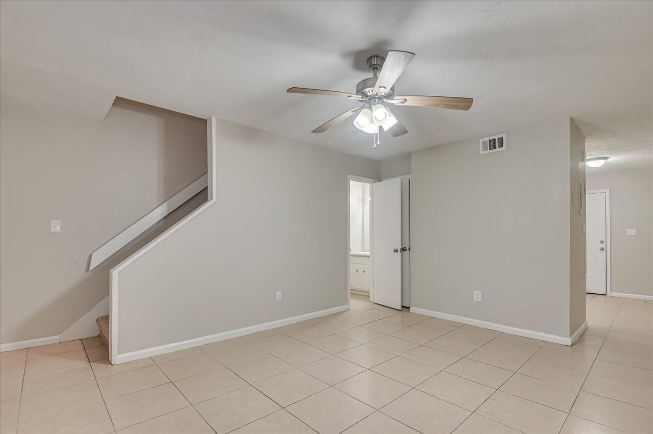 Chalet North Court - Photo 7 of 36