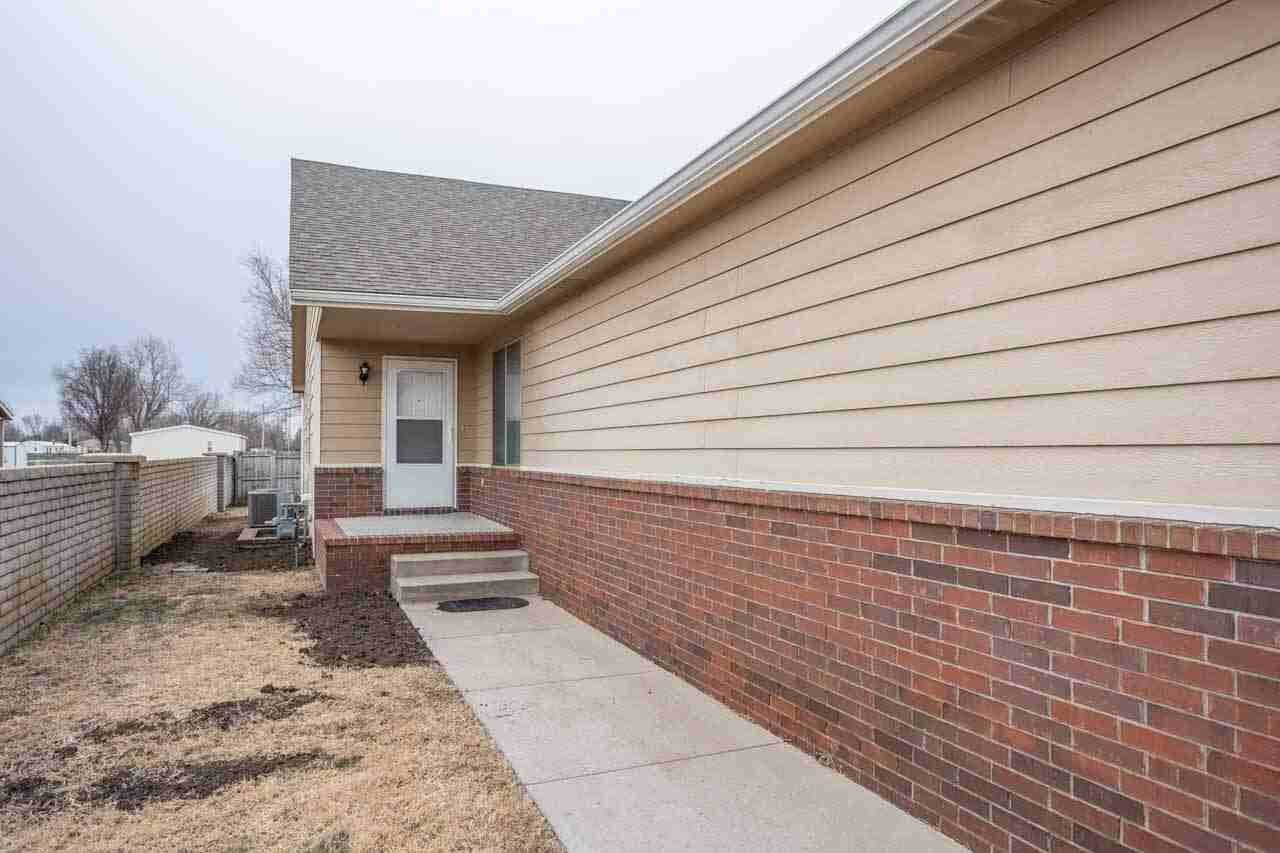 1046 E Karla Ct - Photo 2 of 37