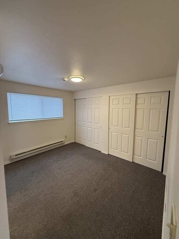 LOBDELL APARTMENTS 812 10th Street Northeast - Photo 2 of 6