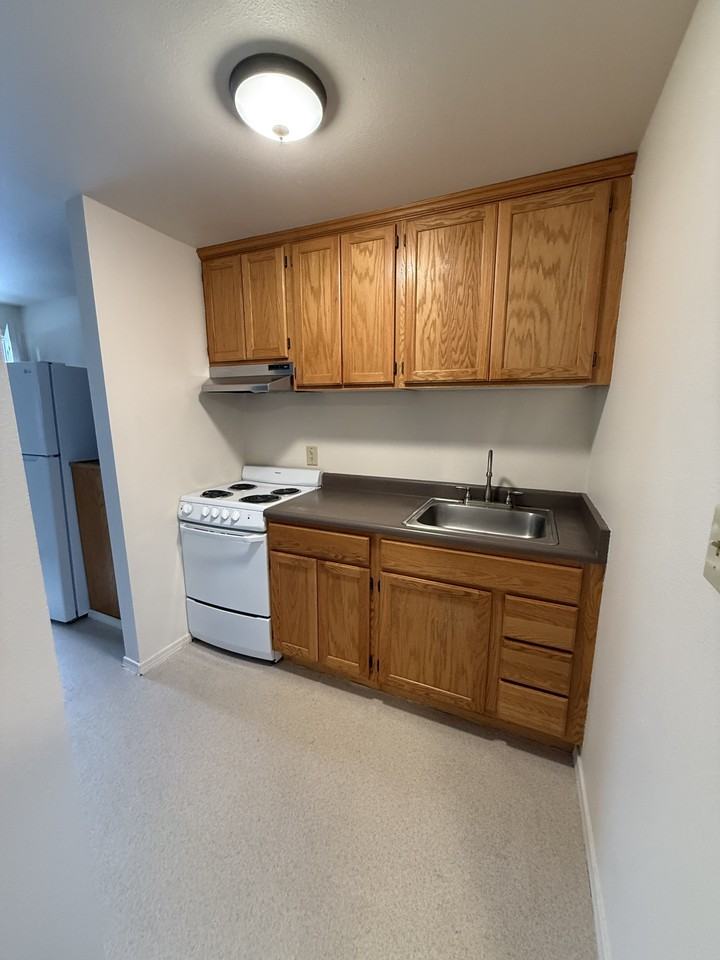 LOBDELL APARTMENTS 812 10th Street Northeast - Photo 3 of 6