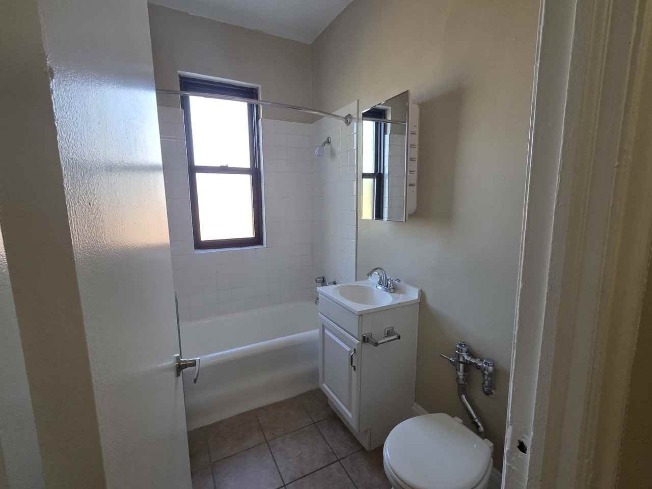 5326 S. Cornell - Photo 6 of 27