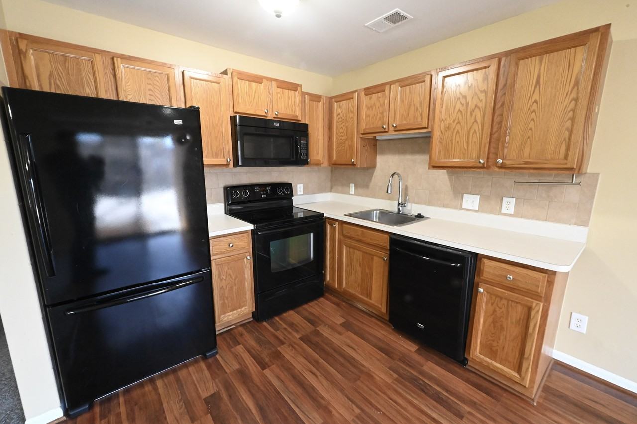 18530 East 14 Mile Road - Photo 6 of 32