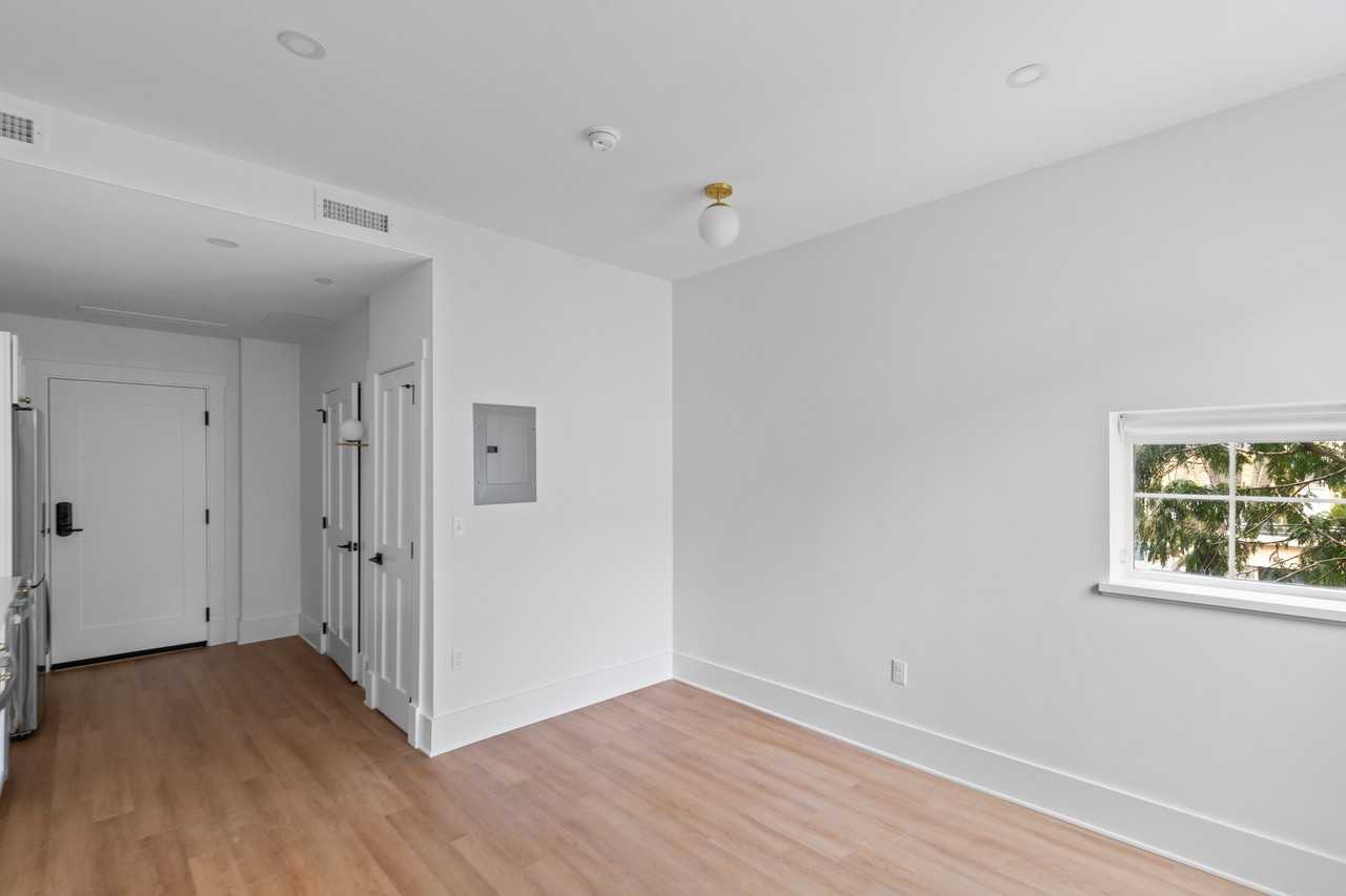 180 George M Cohan Boulevard - Photo 6 of 44