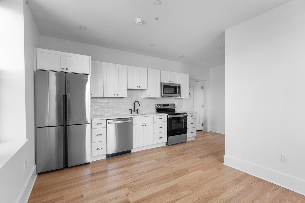180 George M Cohan Boulevard - Photo 7 of 50