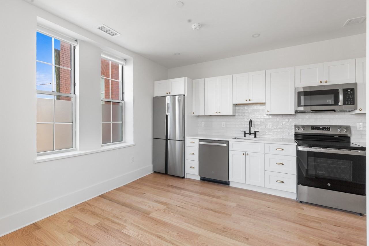 180 George M Cohan Boulevard - Photo 5 of 50