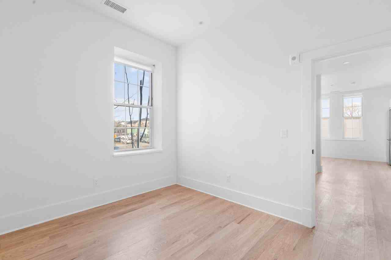 180 George M Cohan Boulevard - Photo 7 of 50