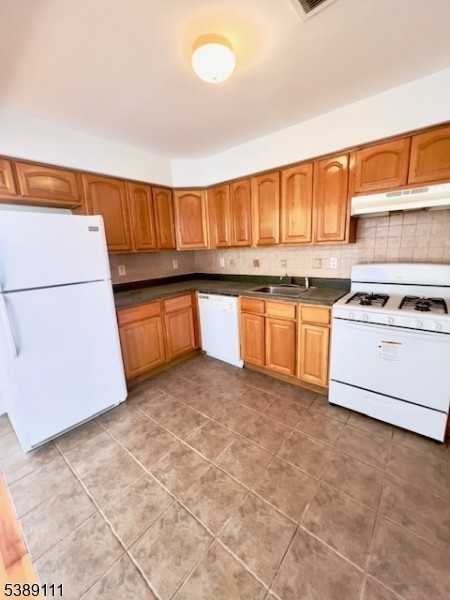 239 Bond Street - Photo 6 of 6