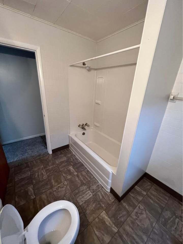 101 E 9th St - Photo 2 of 6