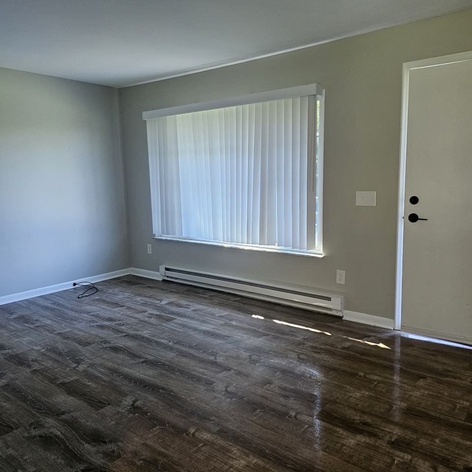 2935 Spring Hill Drive - Photo 2 of 10