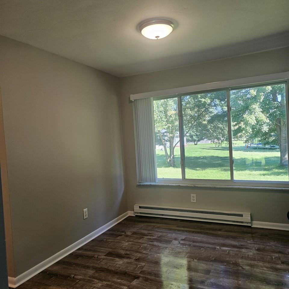 2935 Spring Hill Drive - Photo 3 of 10