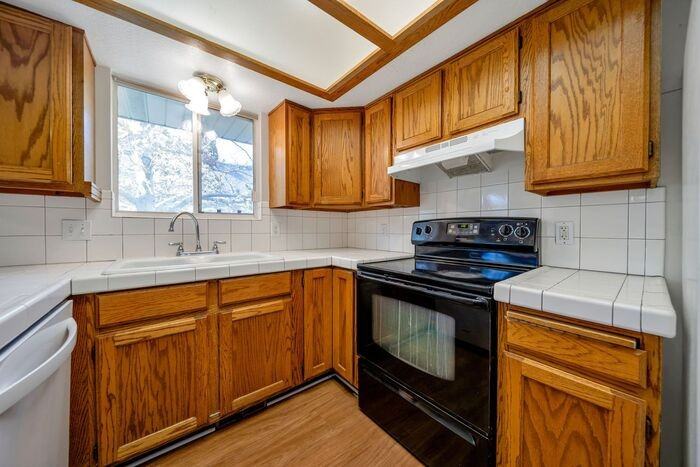 11810 South Hidden Valley Drive - Photo 3 of 32