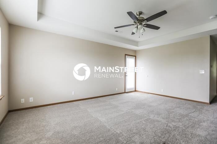 205 Palmer Ct - Photo 3 of 16