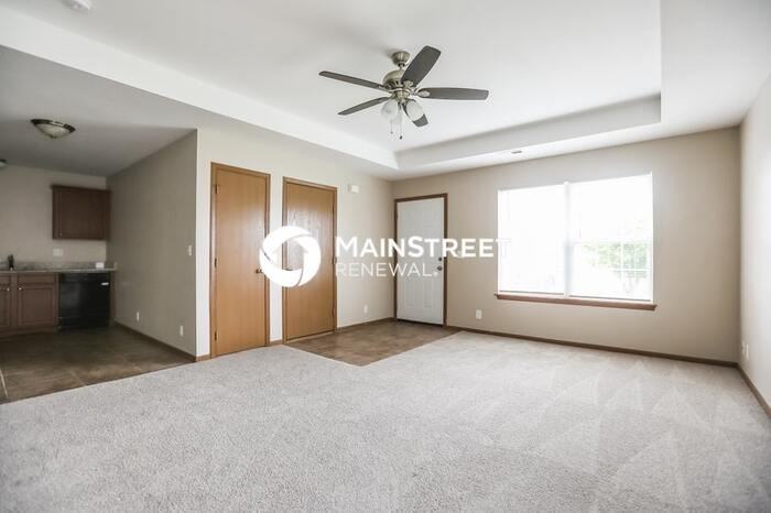 205 Palmer Ct - Photo 4 of 16