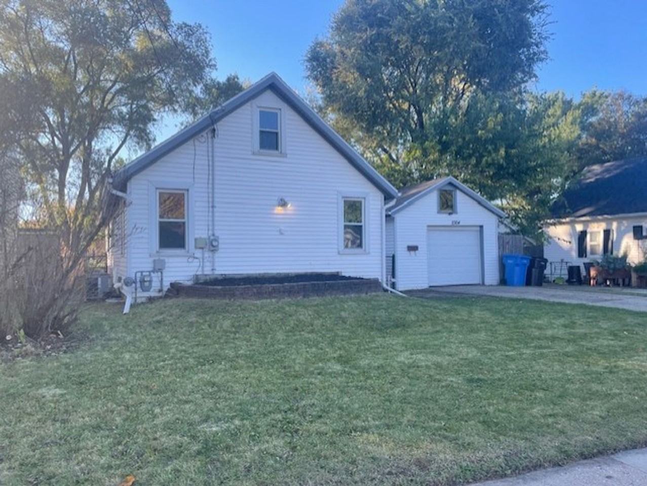 2304 Clark St - Photo 2 of 19