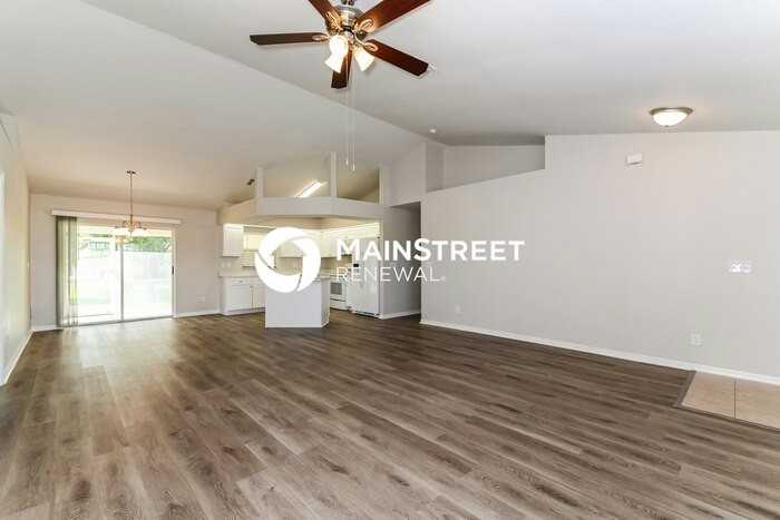 349 Sw 28th Pl - Photo 3 of 16