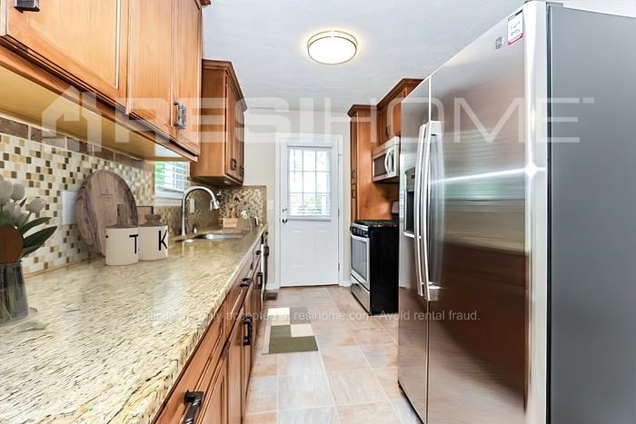 98 Edgehill Lane - Photo 3 of 21