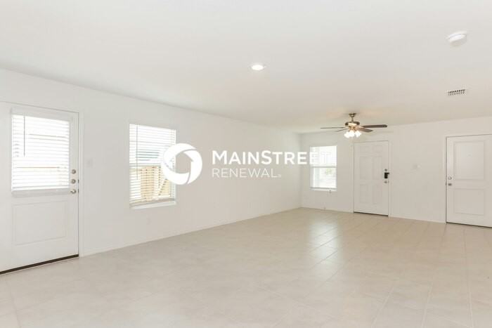 3154 Crestone Dr - Photo 2 of 16