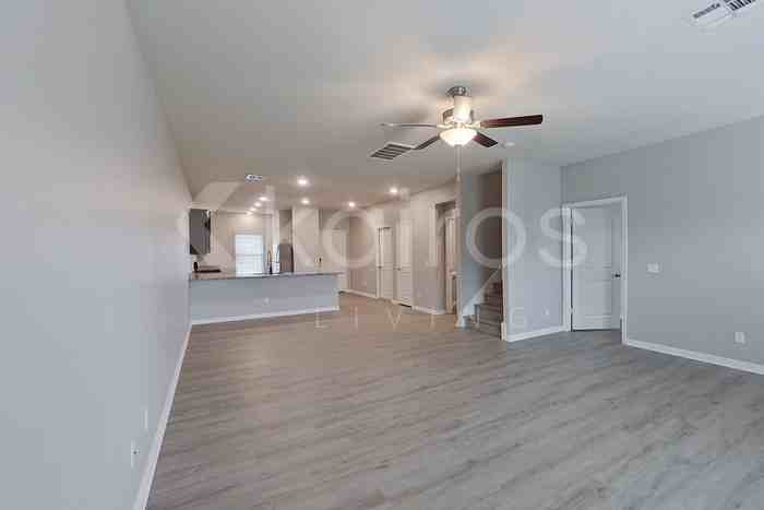 1020 Northwest 4th Street - Photo 2 of 26