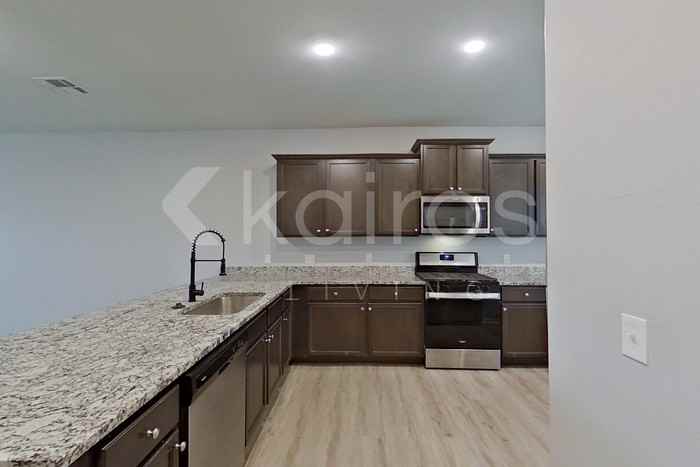 1020 Northwest 4th Street - Photo 5 of 26