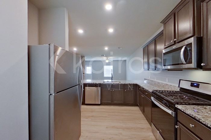 1020 Northwest 4th Street - Photo 6 of 26