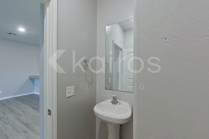 1020 Northwest 4th Street - Photo 7 of 26