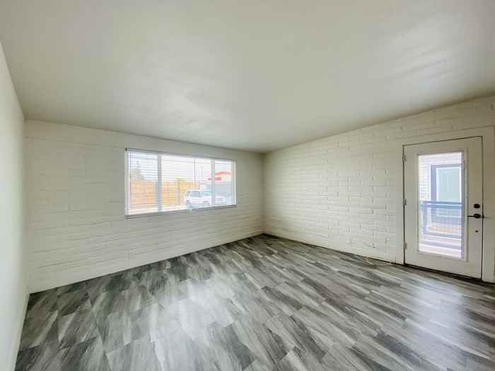 2867 N Euclid Ave - Photo 7 of 23