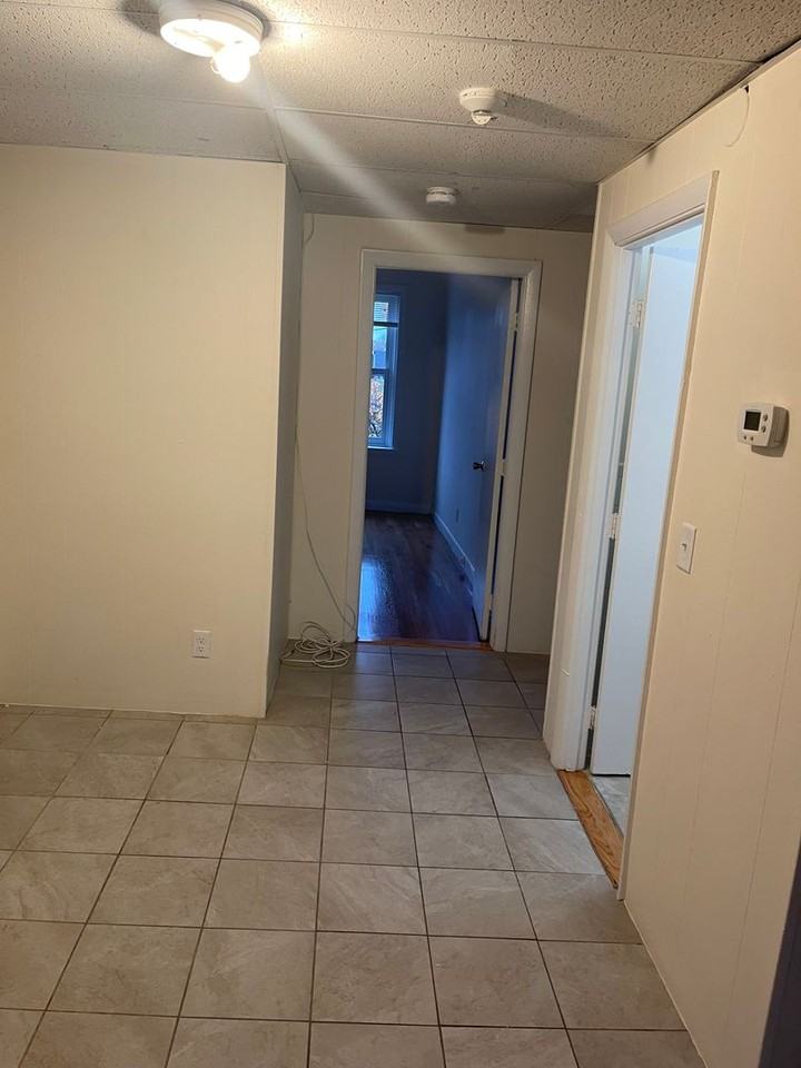 1131 Commonwealth Ave - Photo 4 of 10