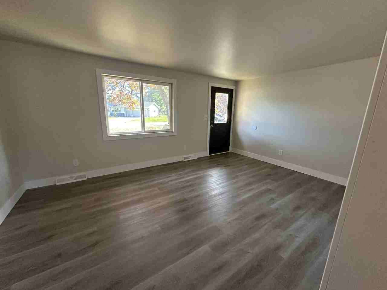 1610 52nd St S - Photo 3 of 9