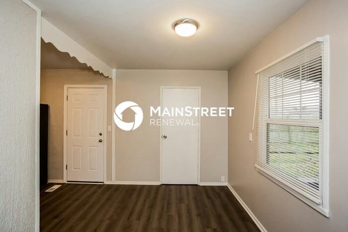 5101 Patricia St - Photo 5 of 16