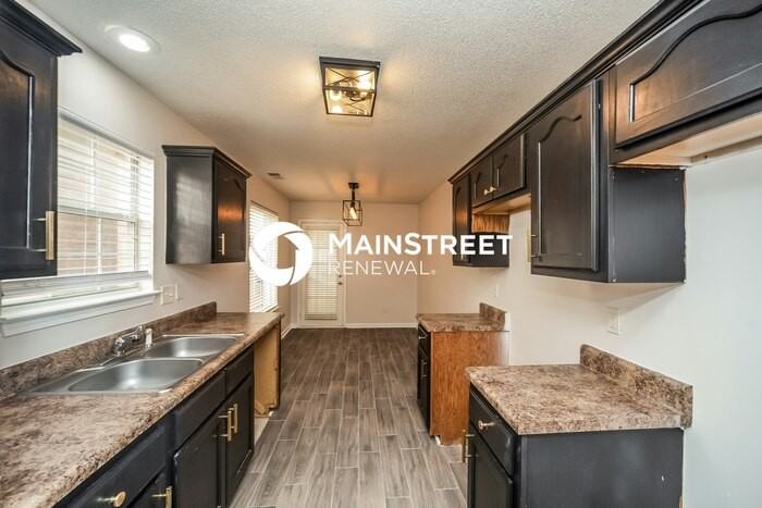 9204 Lazzini Cv - Photo 6 of 17