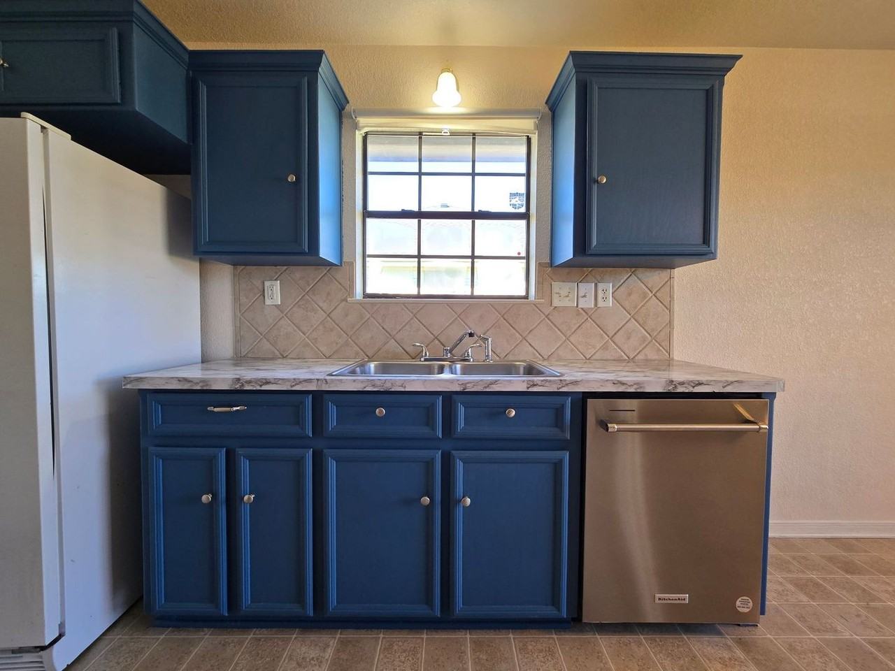 4403 Mildred Ave - Photo 4 of 26