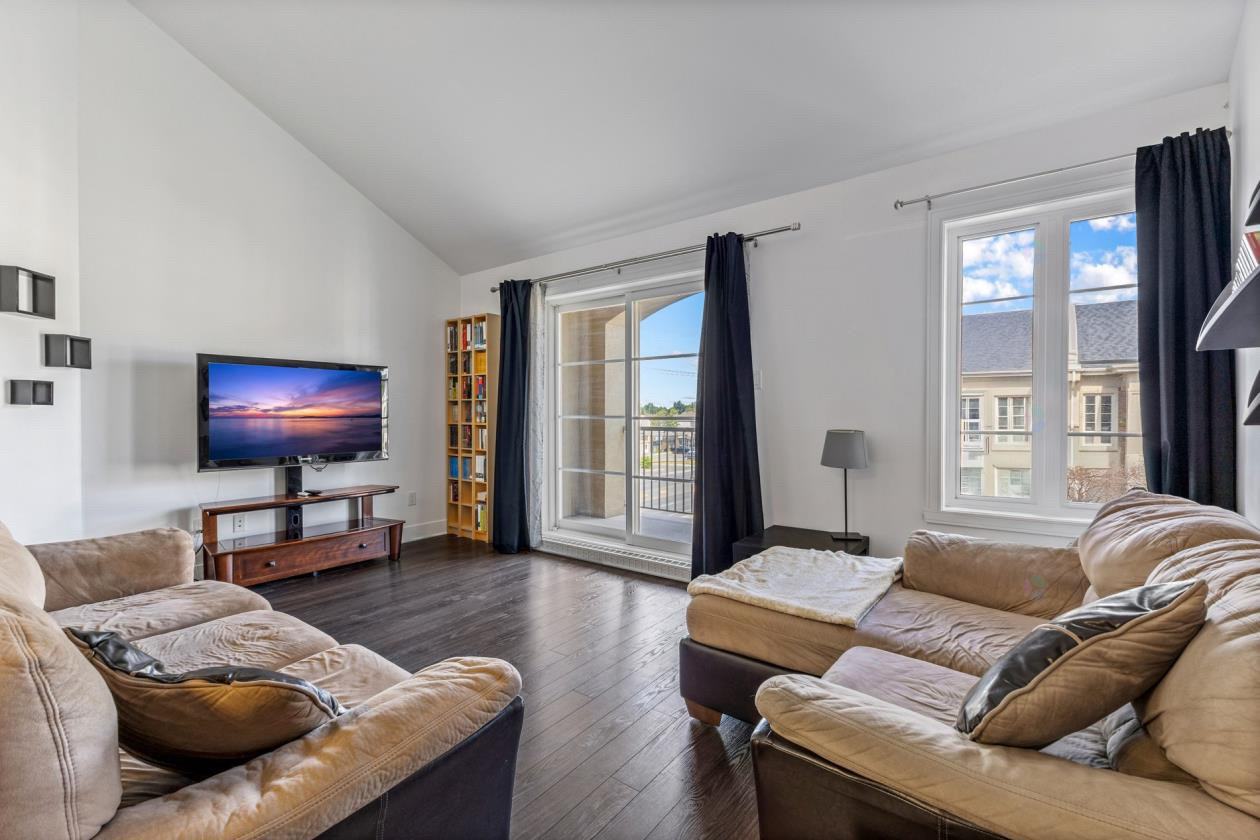 1166 Boul Du Curé-Labelle - Photo 3 of 16