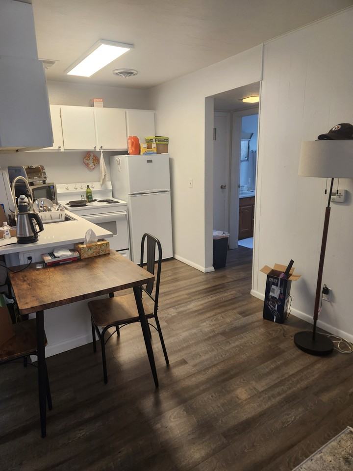 1090 30th St #1 - Photo 5 of 11