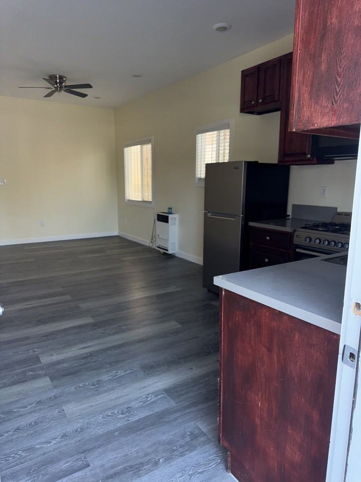 11813 S Main St #11815 - Photo 2 of 7