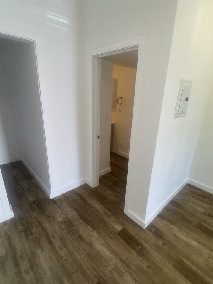 11813 S Main St #11815-1-2 - Photo 7 of 11