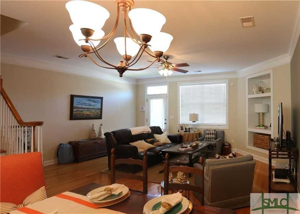 213 Lakeview Drive - Photo 2 of 11