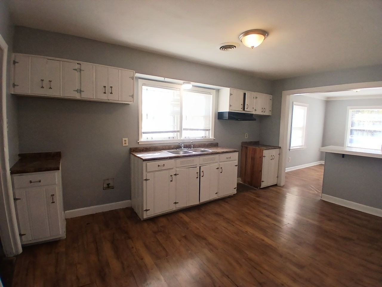 2698 Supreme Avenue - Photo 4 of 13