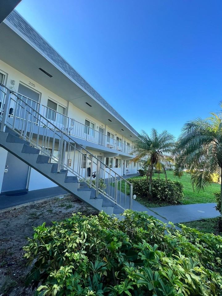 1200 S Broadway Lantana, FL 33462 - Photo 5 of 9