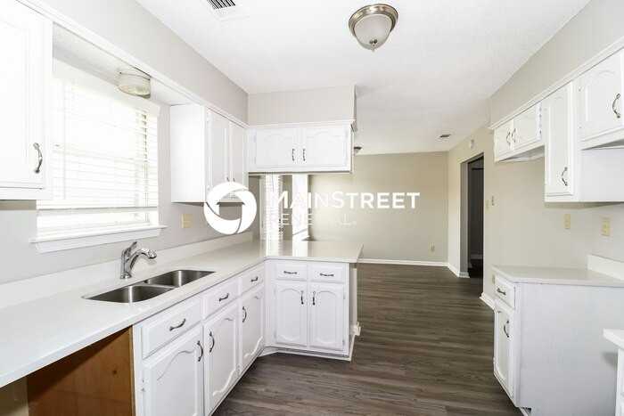 5536 Terri Lynn Cove - Photo 5 of 16