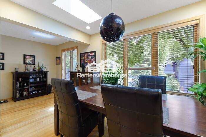 2210 Sherwood Court - Photo 4 of 29