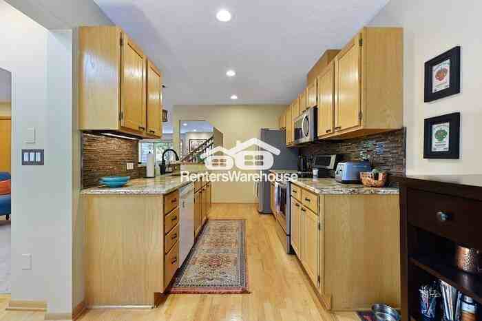 2210 Sherwood Court - Photo 6 of 29