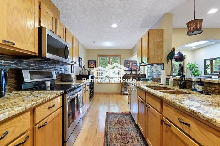 2210 Sherwood Court - Photo 7 of 29