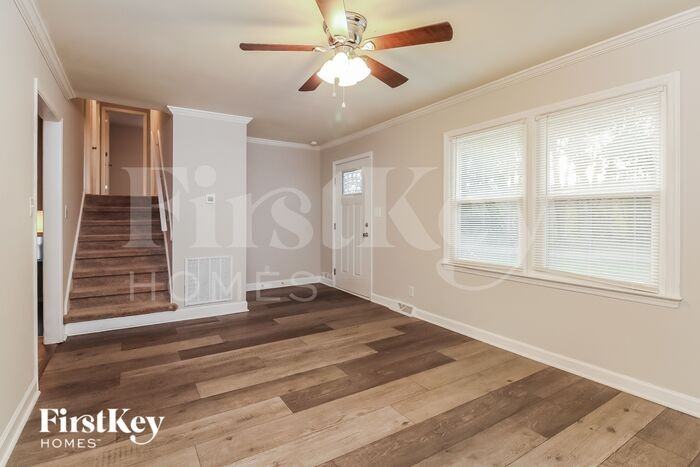 517 S Jackson Ave - Photo 3 of 16